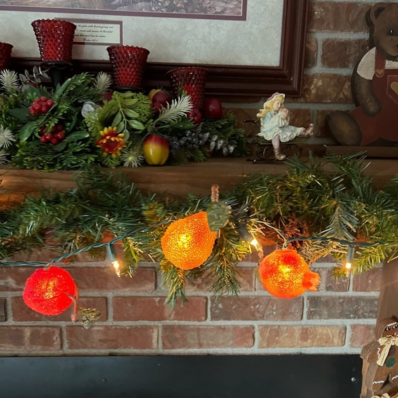 Vintage 1990's Apple and Pear
Pinecone Garland 8 Feet Long - Picture 3 of 11